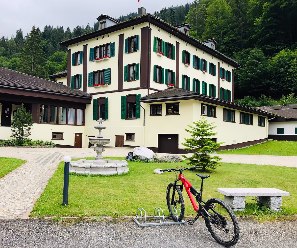 83b1f8_a78d23fe5aa944bcba72105ec77dd2ee~mv2